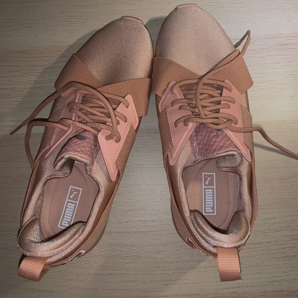 PUMA satin pink shoes. Size 8 - Picture 2 of 4